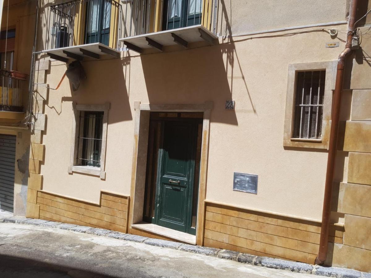 Casa Vacanze, In Centro Citta Caltanissetta Luaran gambar