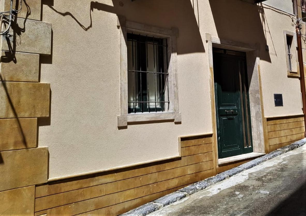 Casa Vacanze, In Centro Citta Caltanissetta Luaran gambar
